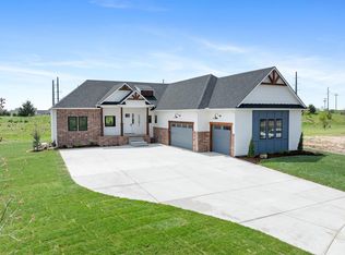 5081 N Shoreside Ct, Maize, KS 67101