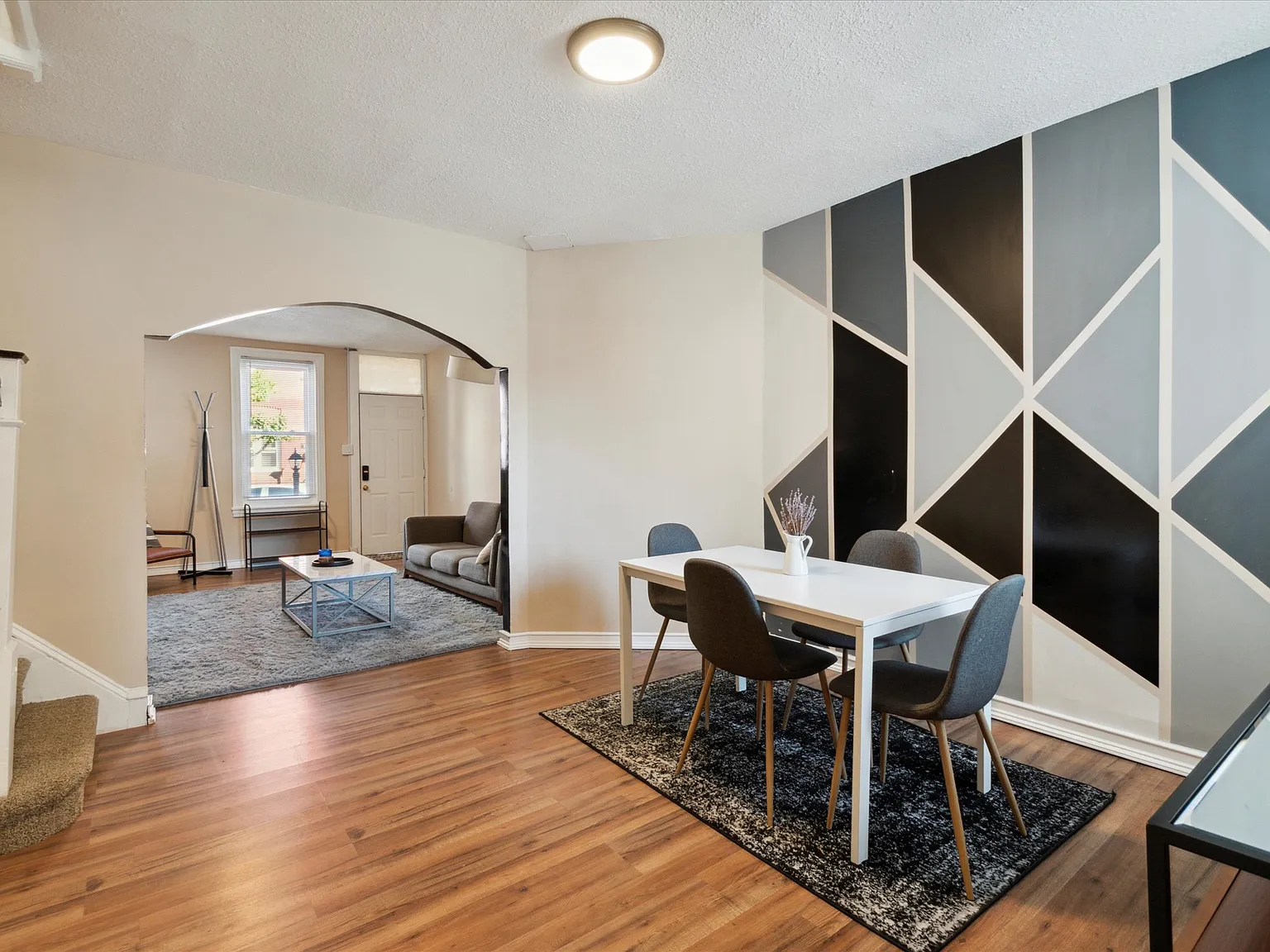 3 bed, 1216 sqft, $2,200 — Photo 3