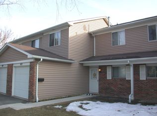 452 Esselen Ct, Carol Stream, IL 60188