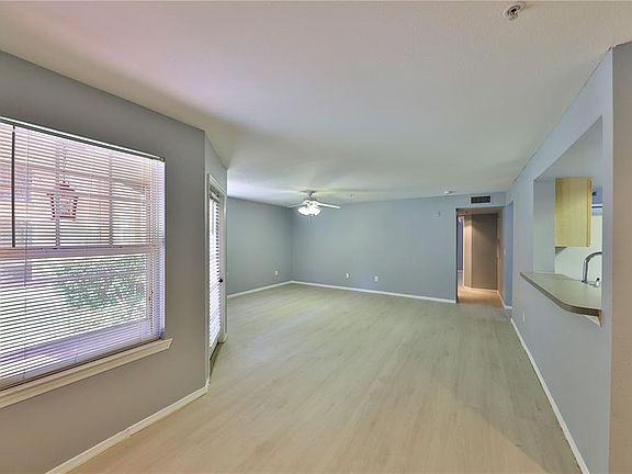 3rd image of 409 Summit Ridge Pl APT 111