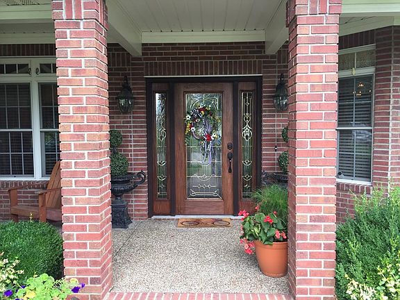 3rd image of 4005 Mayflower Dr