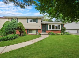 423 S Cherry Hill Ct, Addison, IL 60101