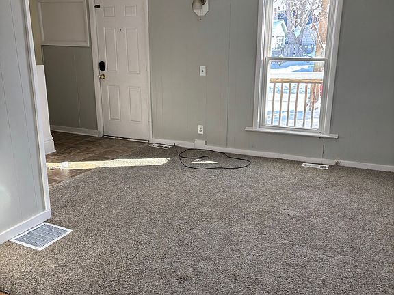 4th image of 609 Charles Ave SE