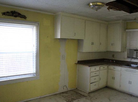 4th image of 2817 Daviess St