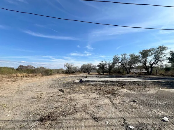 706 E 11th Ave, Zapata, TX 78076