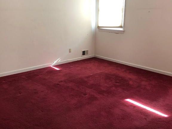 5th image of 111 Dawson Cir