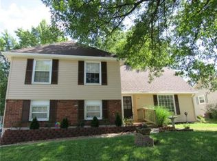 519 NE Englewood Rd, Kansas City, MO 64118