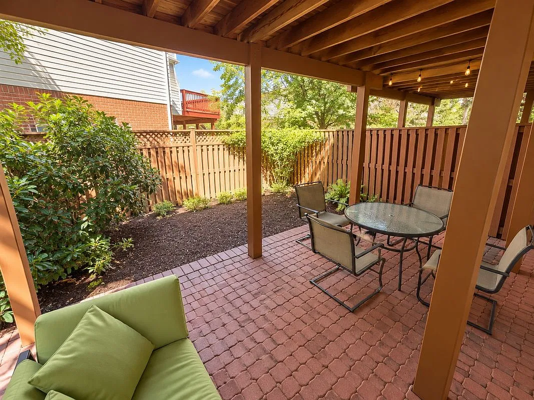 3 bed, 3.5 bath, 1530 sqft, $3,500 — Photo 2