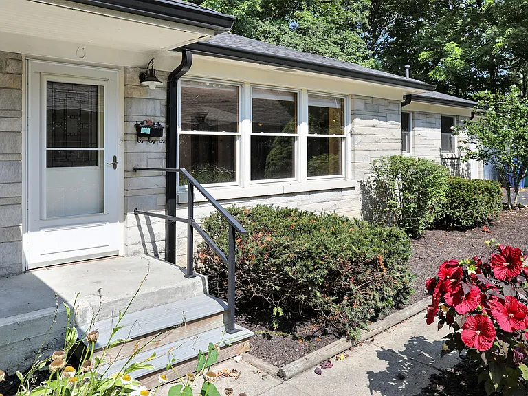 760 W Pine St — Photo 2