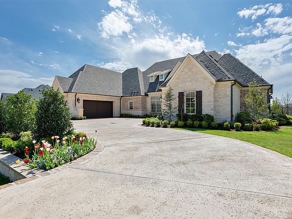 3rd image of 658 Louise Dr