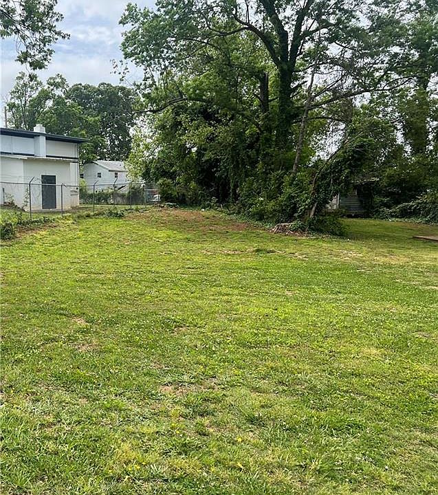 2nd image of 519 Roy Ave