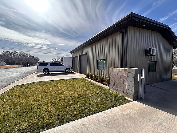 3rd image of 601 SW Avenue I