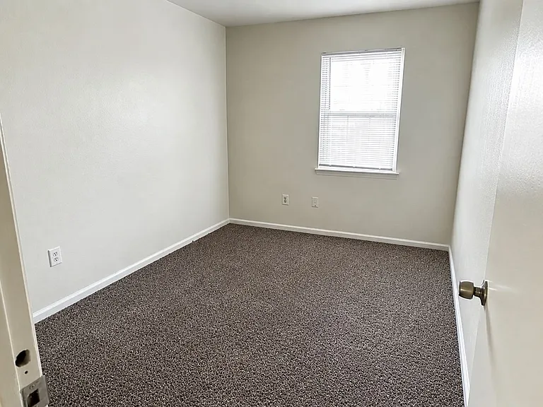 424 Peregrine St — Photo 7