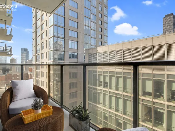 161 West 61st Street image 2 of 23