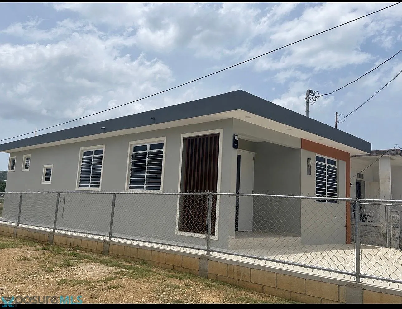 3 bed, 1.0 bath, 1200 sqft, $1,200 — Photo 1