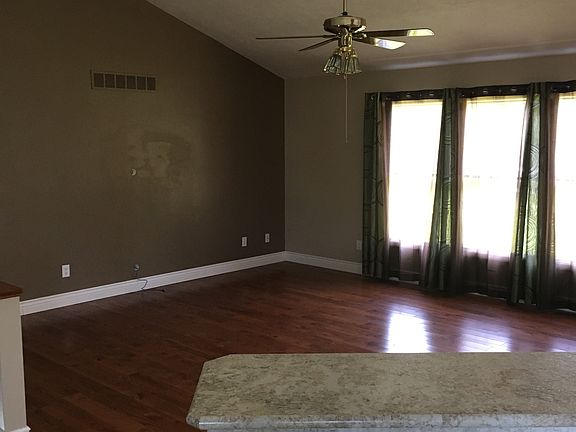 3rd image of 22831 Springwood Dr