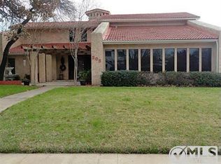 305 Quail Crest Dr, Bedford, TX 76021