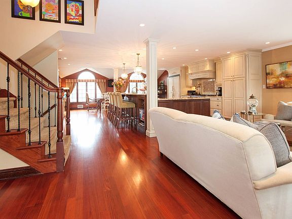 3rd image of 2834 Lindenmere Dr