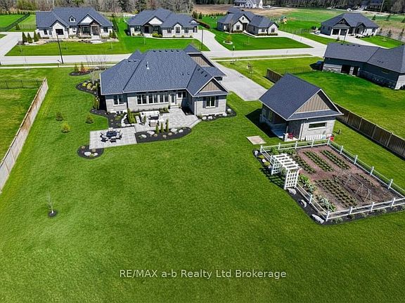 2nd image of 60 August Cres