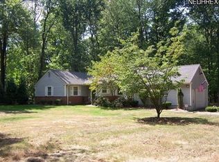 83 Ridgewood Rd, Chagrin Falls, OH 44022