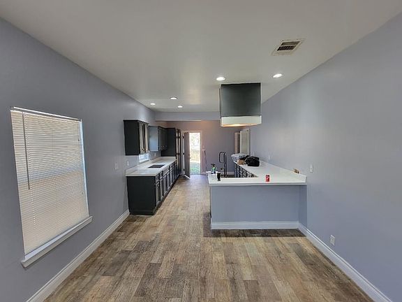 4th image of 4415 Lyons Ave