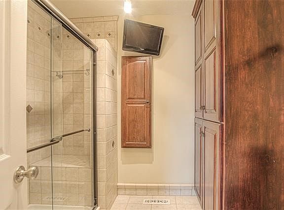 4th image of 8214 N Bradford Ct