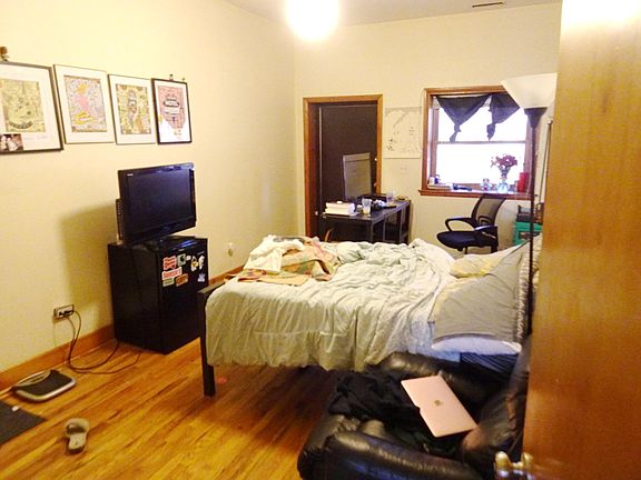 5th image of 1465 W Chicago Ave #301