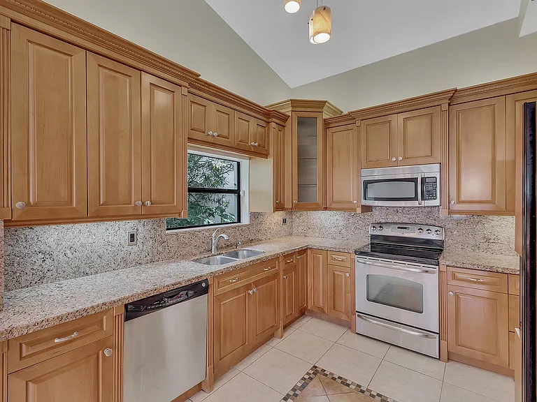 7747 Villa Nova Dr — Photo 15