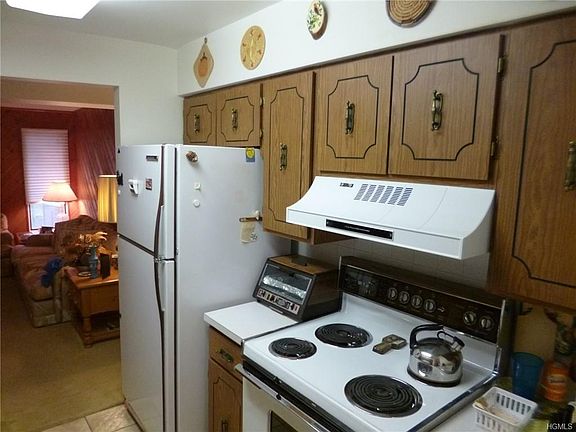 4th image of 17 Lakeview Ct