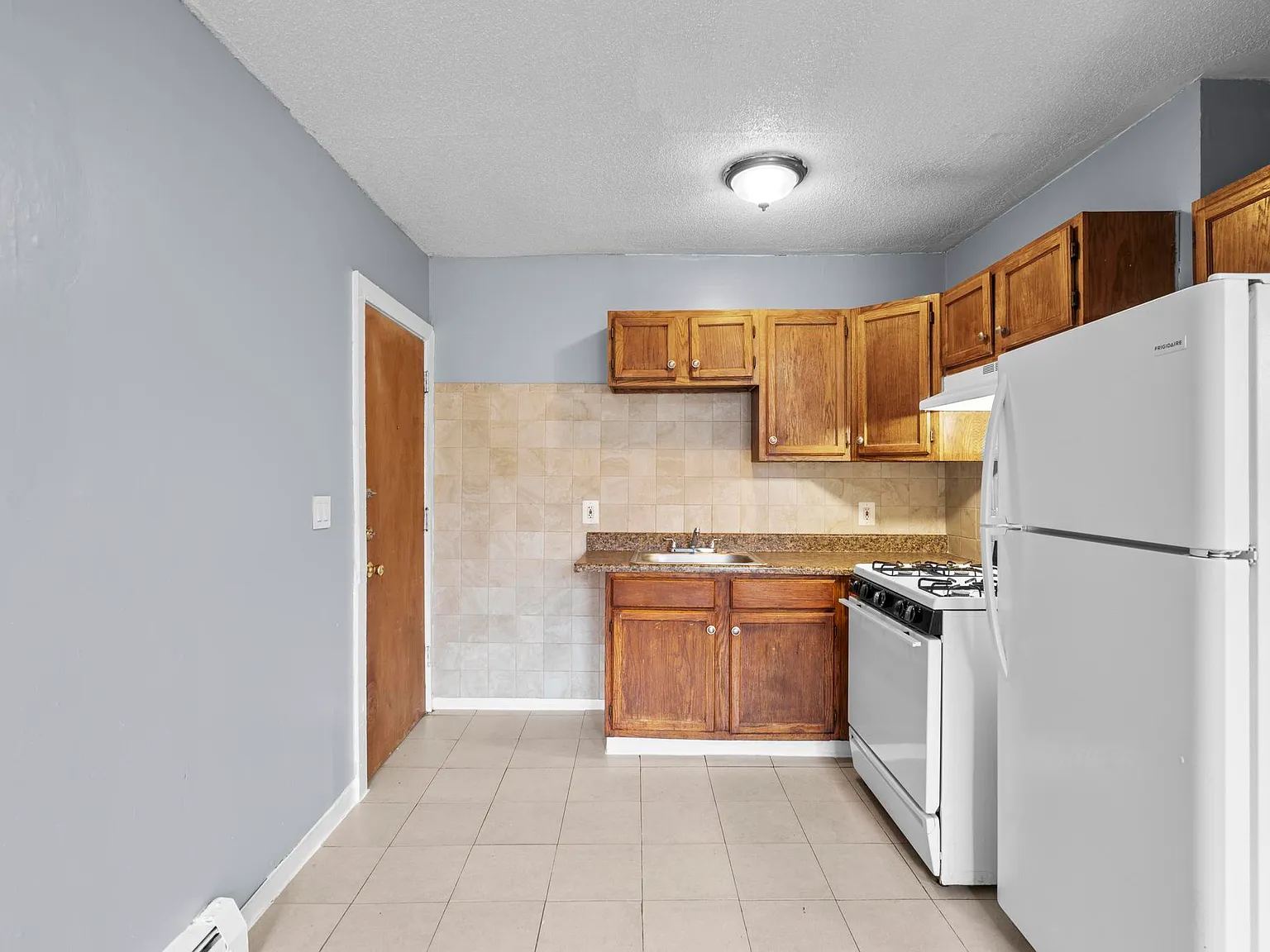 26-28 Lawrence Street - 26-5 — Photo 3