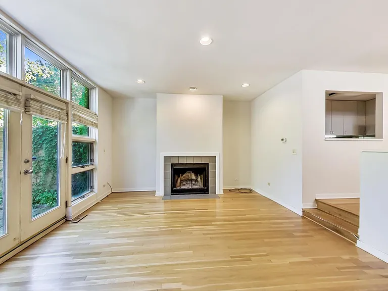 929 W Wrightwood Ave #A — Photo 2