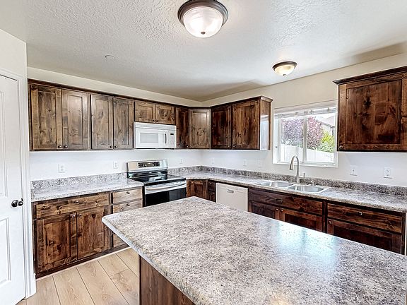 2nd image of 29 W Magellan Ln
