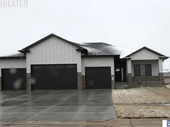 9301 Castle Pine Dr, Lincoln, NE 68516