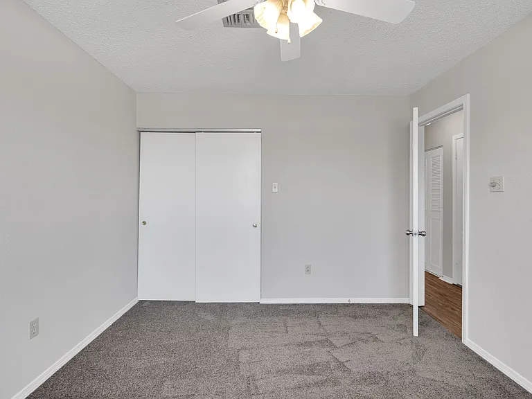 Seasons Apartments — Photo 59