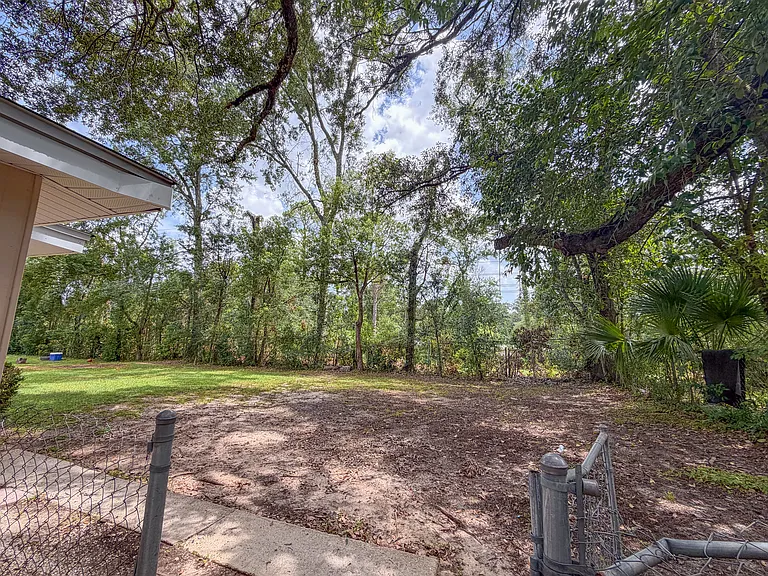 1617 Airport Dr — Photo 32