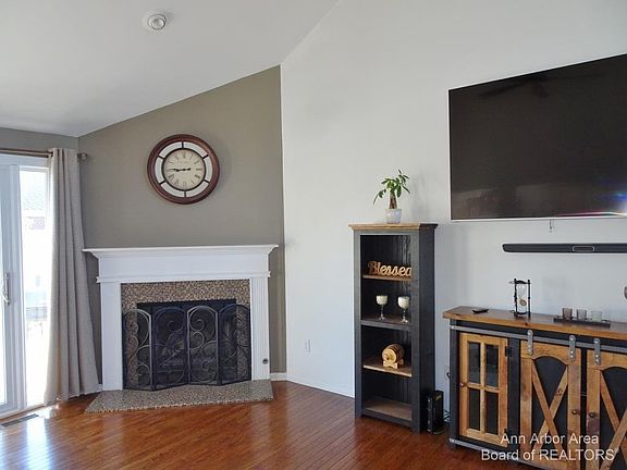 4th image of 43585 Revere Dr