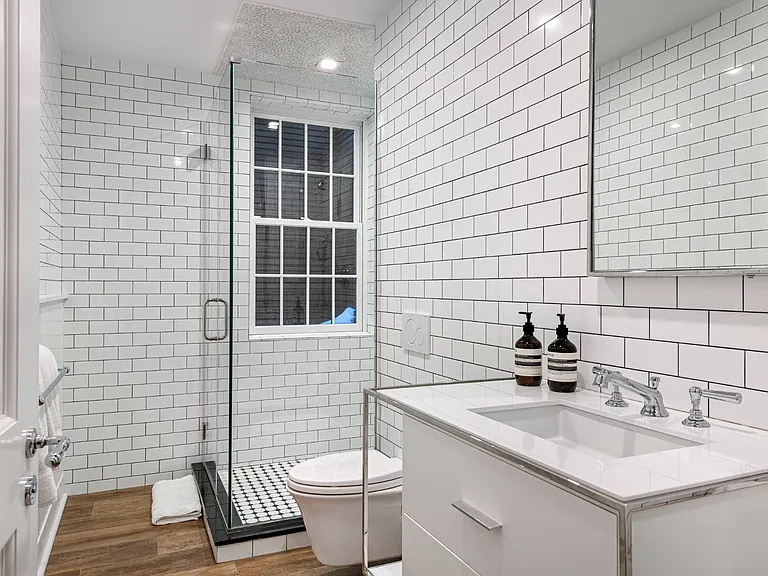 136 Jermain Ave — Photo 34