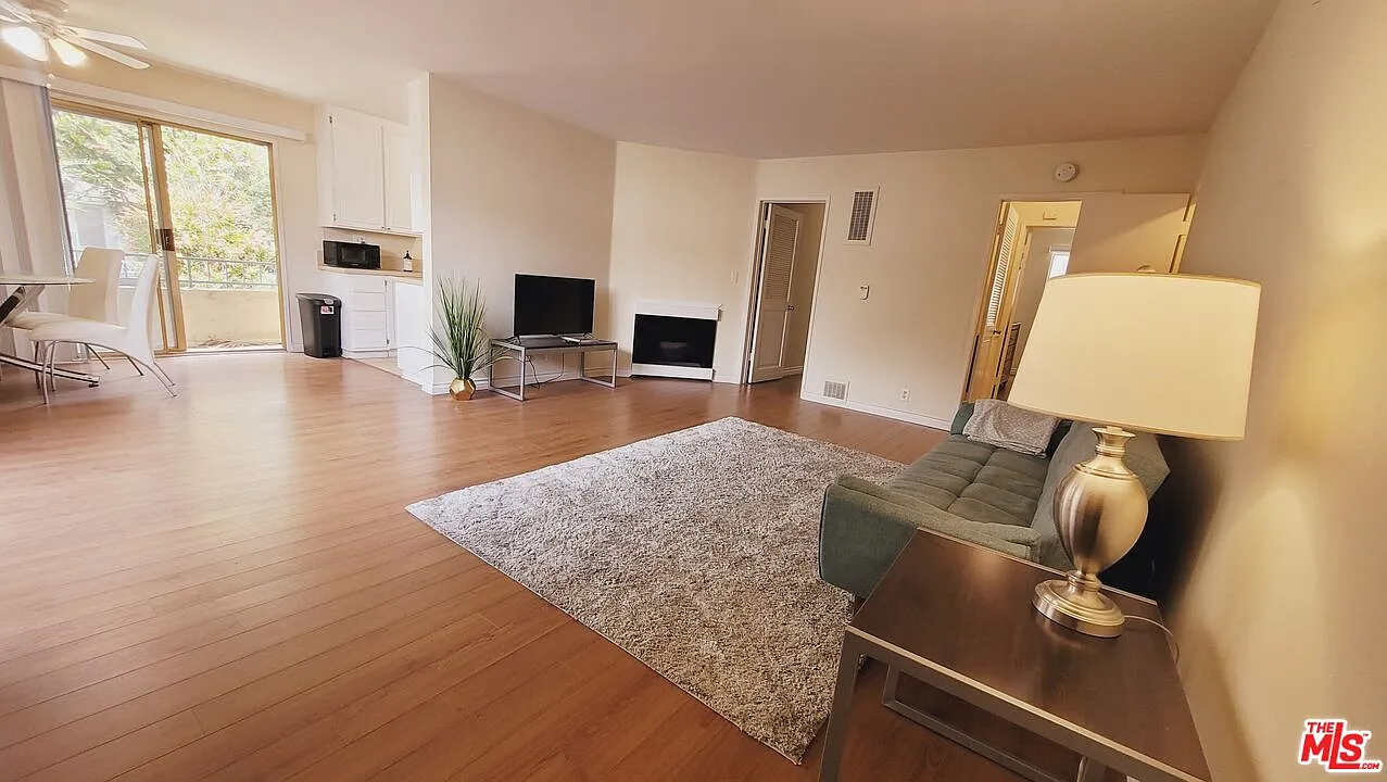 2 bed, 2.0 bath, 1250 sqft, $3,995 — Photo 3