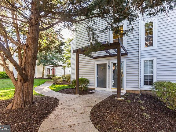 5th image of 10082 Oakton Terrace Rd