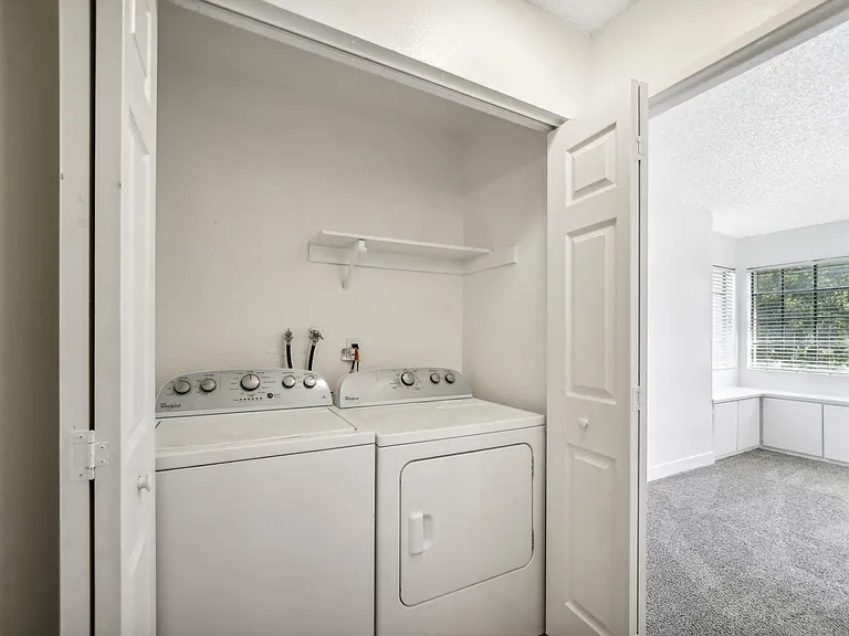 Acacia Park Apartments — Photo 24