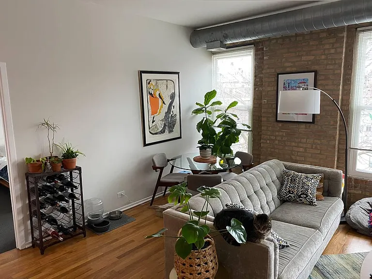 1855 N Oakley Ave #B — Photo 7