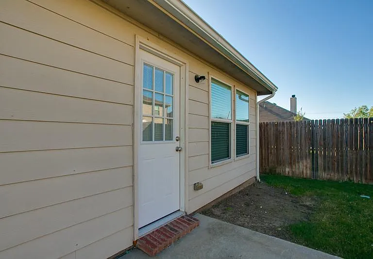 4541 Martingale View Ln — Photo 11