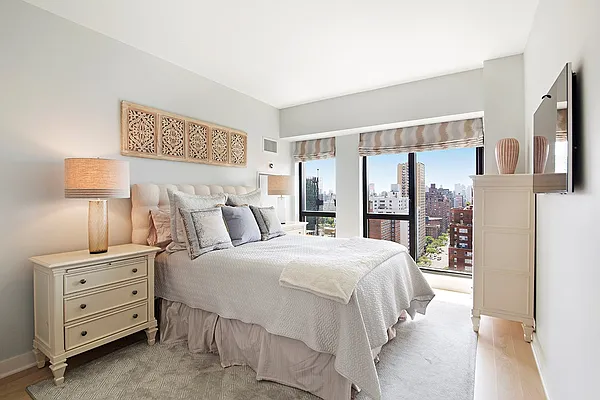 Rented by Compass | media 32