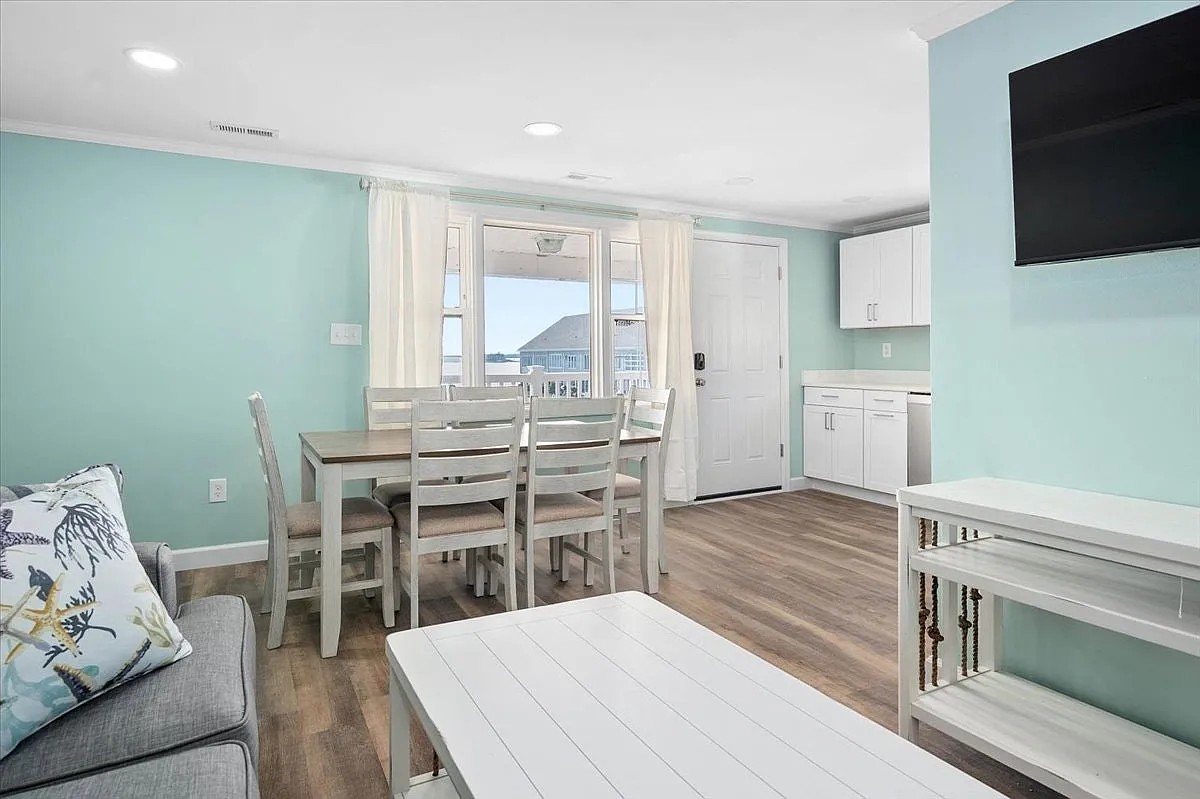 322 Bayshore Drive, Unit 2W — Photo 2