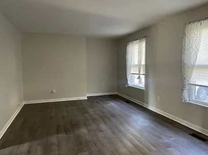 2 bed, 1.0 bath, 2142 sqft, $1,350 — Photo 3