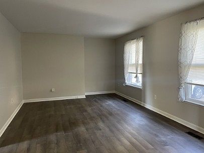 3rd image of 2206 Country Club Ln APT A