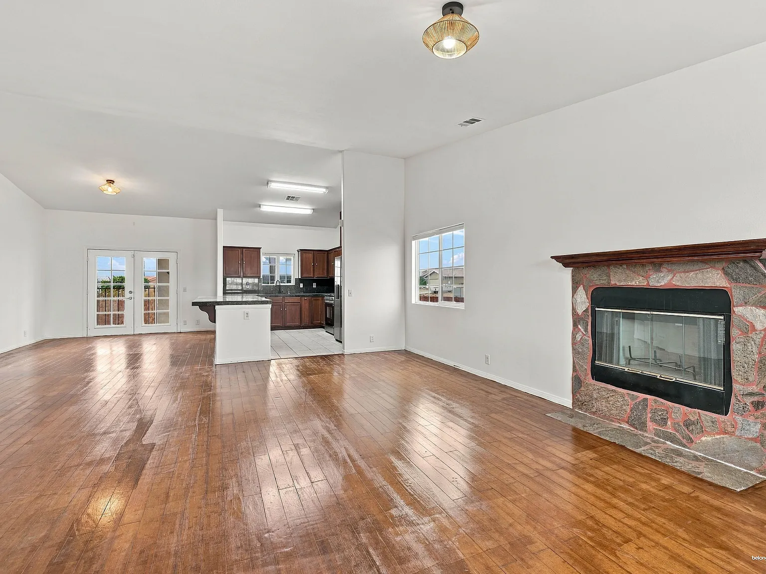 4 bed, 2.0 bath, 1774 sqft, $2,595 — Photo 3
