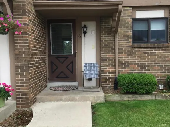5749 Cambridge Cir, Racine, WI 53406