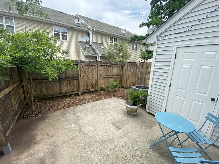 250 Stefan Dr #D — Photo 15