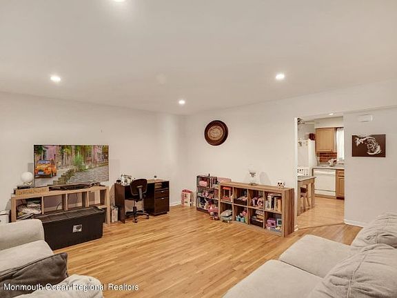 3rd image of 695 Northstream Dr